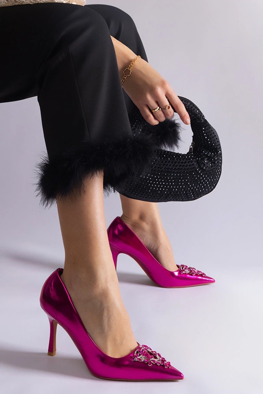 Rosa Stilettos aus Lackleder verziert...