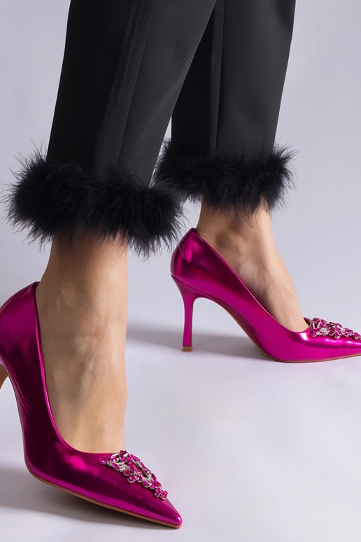 Rosa Stilettos aus Lackleder verziert...