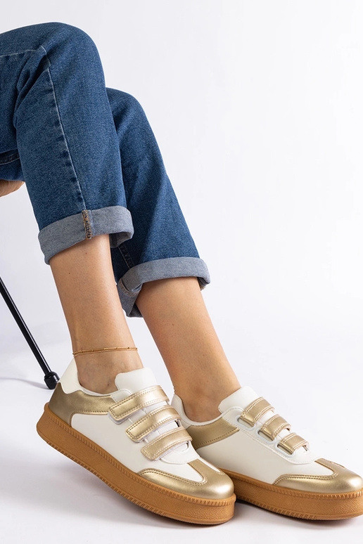 Goldene Sneakers mit Klettverschluss... Goldene Sneakers mit Klettverschluss...