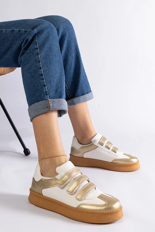 Goldene Sneakers mit Klettverschluss... Goldene Sneakers mit Klettverschluss...