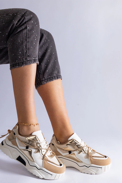 Beige Sneakers verziert mit Valdez... Beige Sneakers verziert mit Valdez...