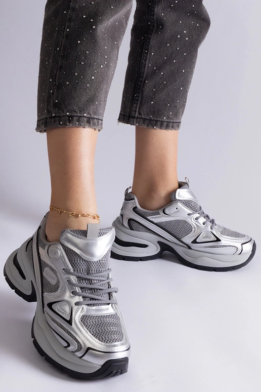 Silberne Sneaker mit massiver Adom-Sohle Silberne Sneaker mit massiver Adom-Sohle