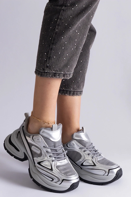 Silberne Sneaker mit massiver Adom-Sohle Silberne Sneaker mit massiver Adom-Sohle