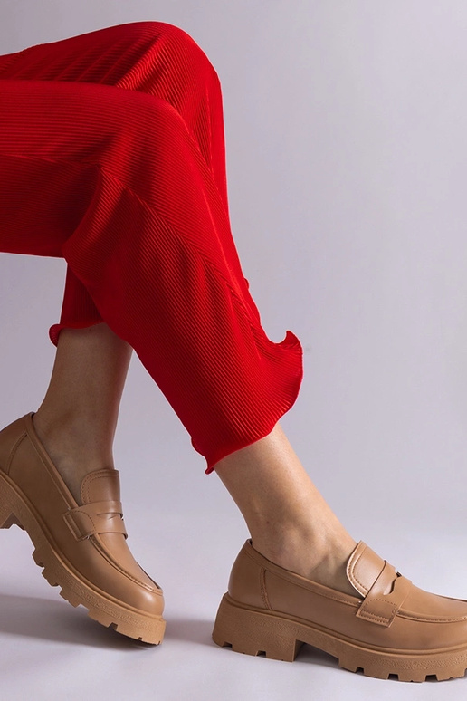 Dunkelbeige Damen-Mokassins aus... Dunkelbeige Damen-Mokassins aus...