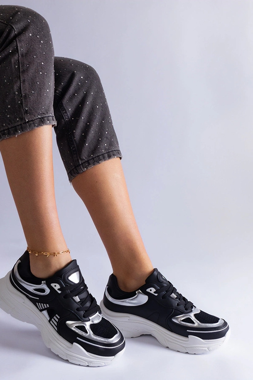 Schwarze Damen-Sneaker mit silbernen... Schwarze Damen-Sneaker mit silbernen...