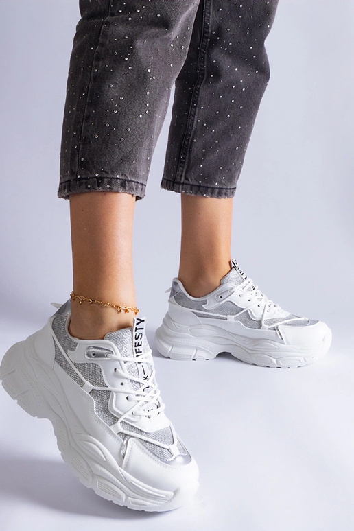 Weiße Sneakers mit Glitzereinsätzen... Weiße Sneakers mit Glitzereinsätzen...