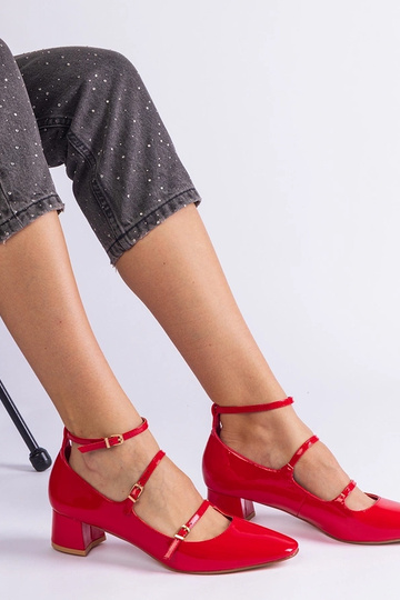 Rote Lackpumps mit Riemen Hermana