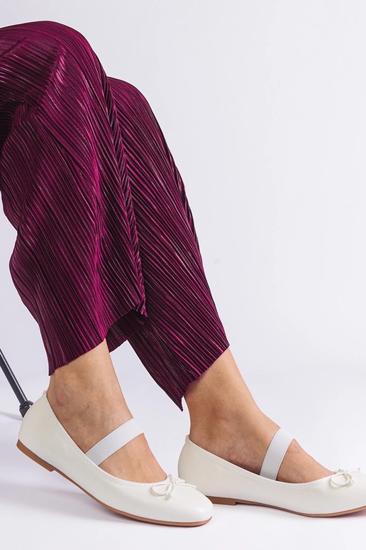 Weiße Ballerinas mit Gummizug und...