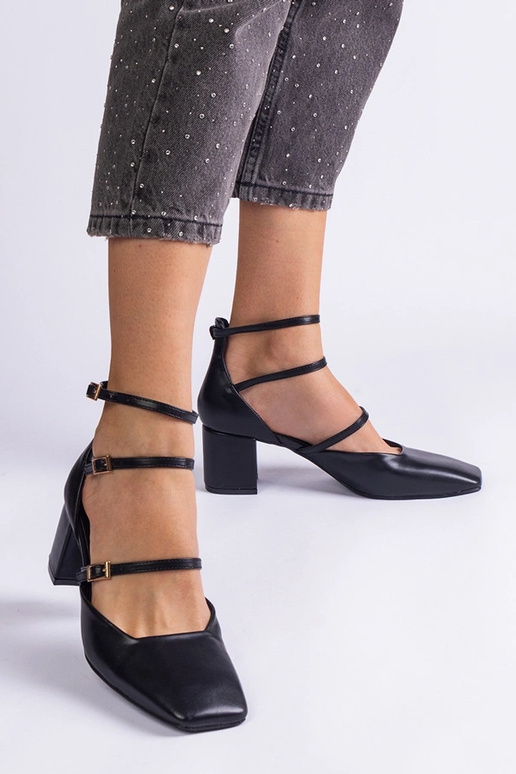 Schwarze Pumps mit Blockabsatz und... Schwarze Pumps mit Blockabsatz und...