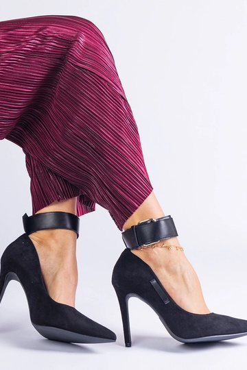 Schwarze High Heel Pumps... 2
