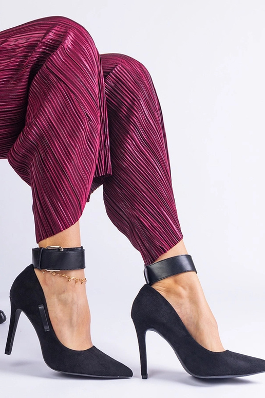 Schwarze High Heel Pumps aus... Schwarze High Heel Pumps aus...