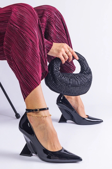 Schwarze lackierte Wedges... 2