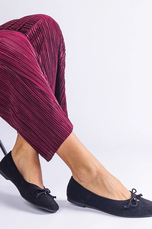 Schwarze Ballerinas mit dekorativer...