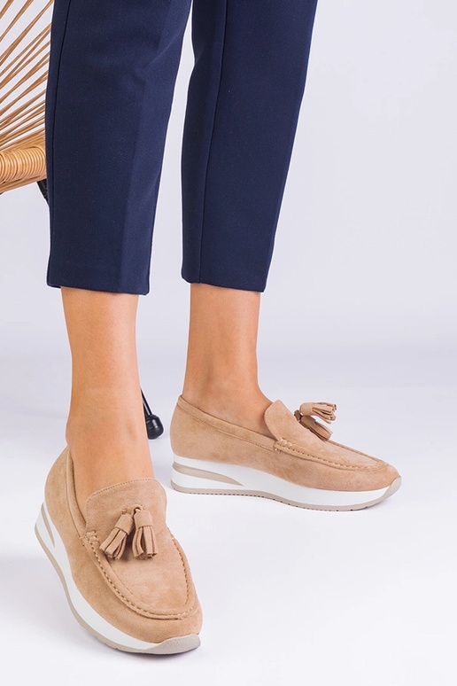 Beige Damen-Loafer auf der Plattform... Beige Damen-Loafer auf der Plattform...