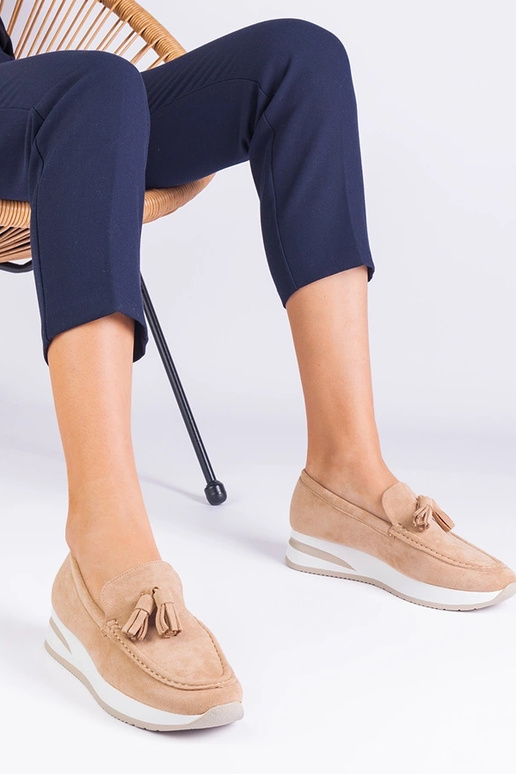 Beige Damen-Loafer auf der Plattform... Beige Damen-Loafer auf der Plattform...