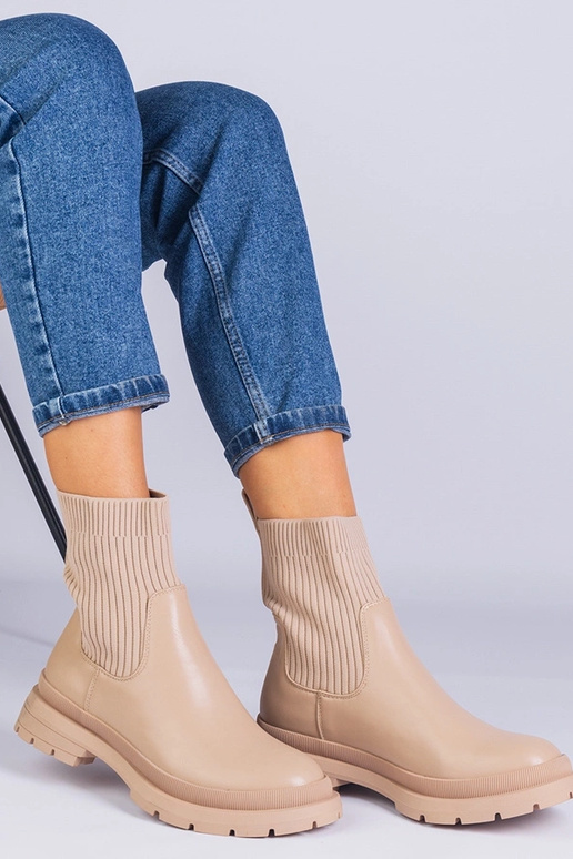 Braune Stiefeletten mit Obermaterial... Braune Stiefeletten mit Obermaterial...