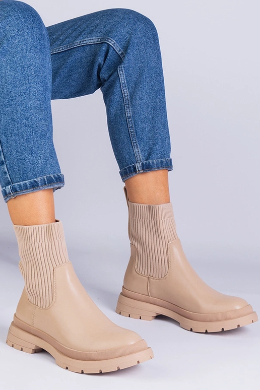 Braune Stiefeletten mit Obermaterial... Braune Stiefeletten mit Obermaterial...