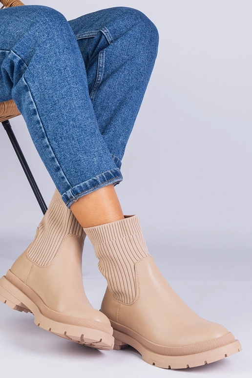 Braune Stiefeletten mit Obermaterial... Braune Stiefeletten mit Obermaterial...