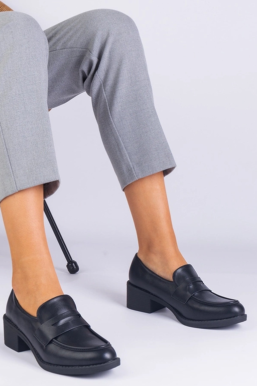 Schwarze Damenschuhe aus Ökoleder mit... Schwarze Damenschuhe aus Ökoleder mit...