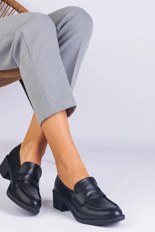 Schwarze Damenschuhe aus Ökoleder mit... Schwarze Damenschuhe aus Ökoleder mit...