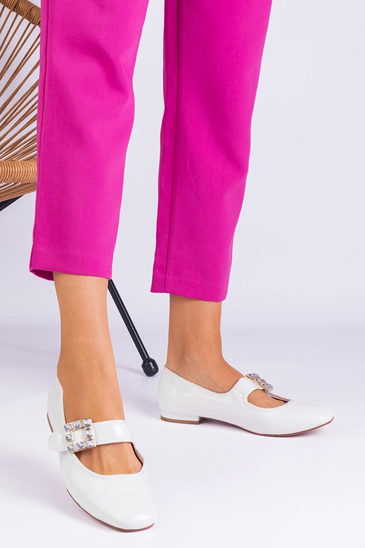 Weiße Ballerinas aus Lackleder mit... Weiße Ballerinas aus Lackleder mit...