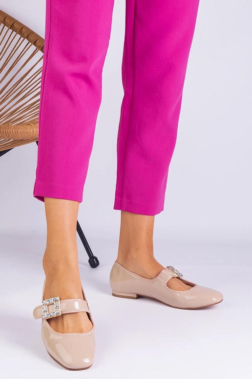 Beige lackierte Ballerinas mit... Beige lackierte Ballerinas mit...