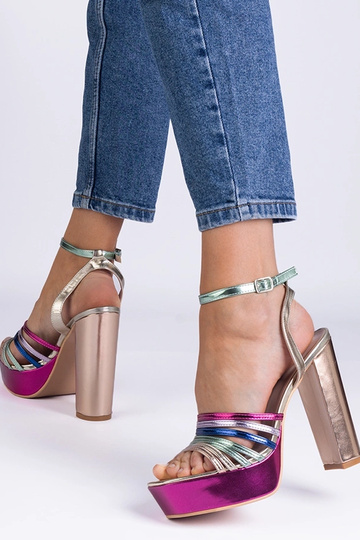 Mehrfarbige, klobige...