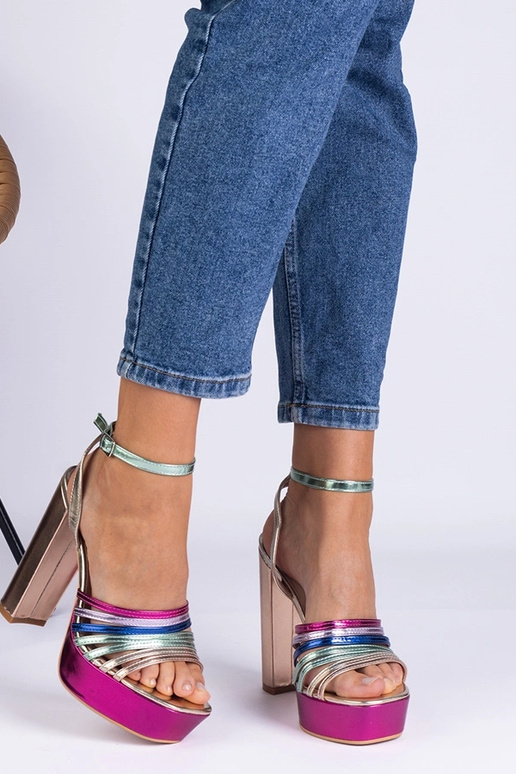 Mehrfarbige, klobige Veransa-Sandalen... Mehrfarbige, klobige Veransa-Sandalen...