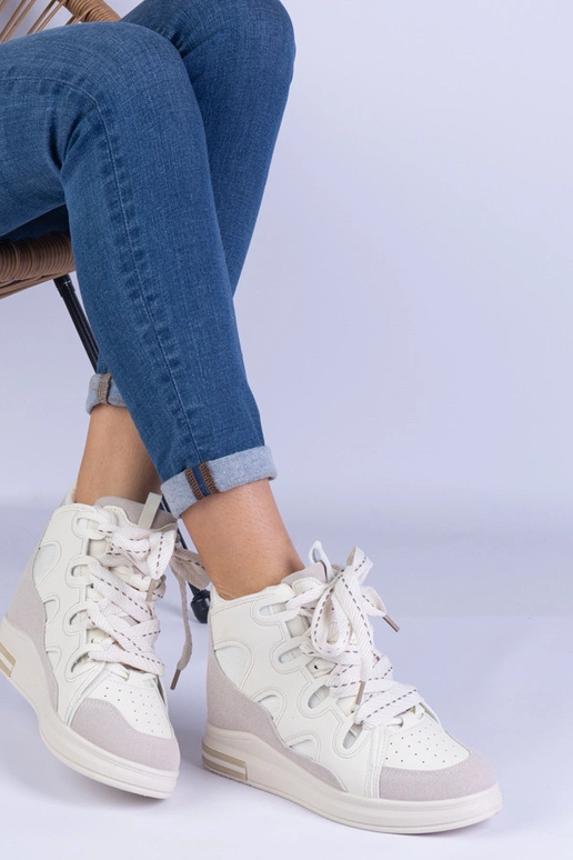 Weiße Damen-Sneaker mit dicken... Weiße Damen-Sneaker mit dicken...