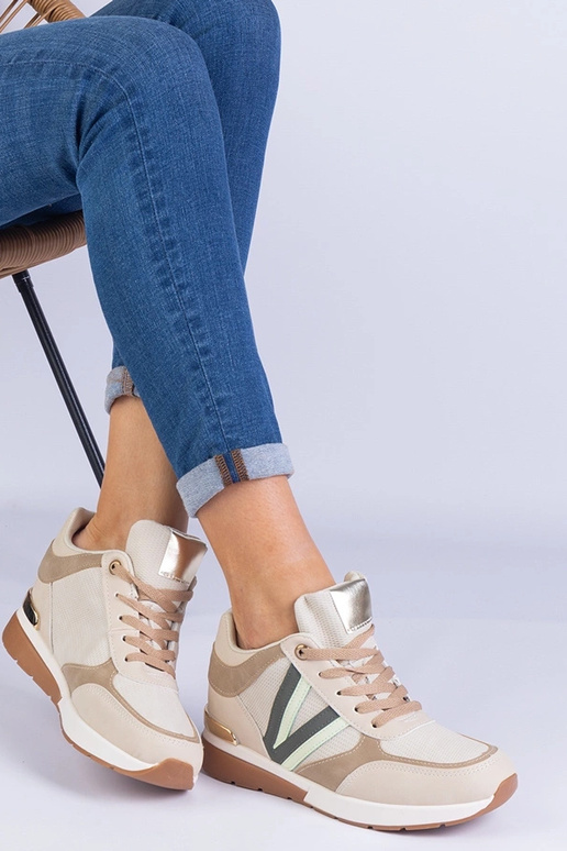 Beige Damen-Sneaker mit verstecktem... Beige Damen-Sneaker mit verstecktem...