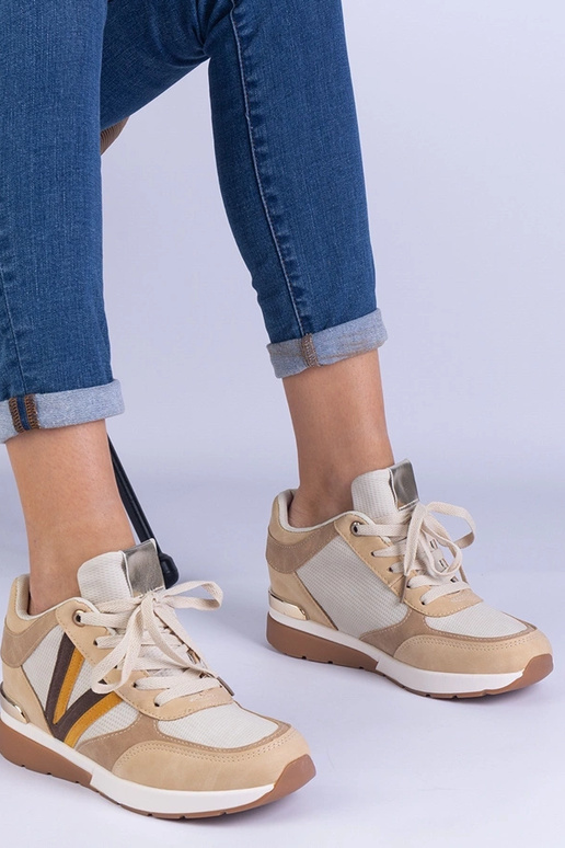 Braune Damen-Sneaker mit verstecktem... Braune Damen-Sneaker mit verstecktem...