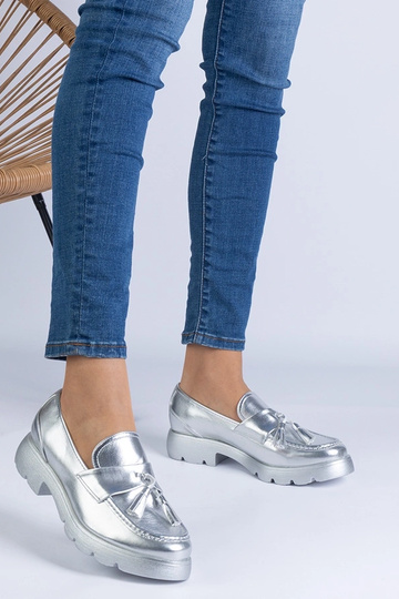 Silberne klassische Schuhe... 2