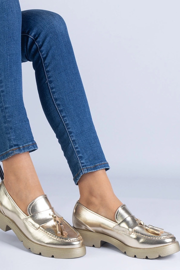 Goldene klassische Schuhe...
