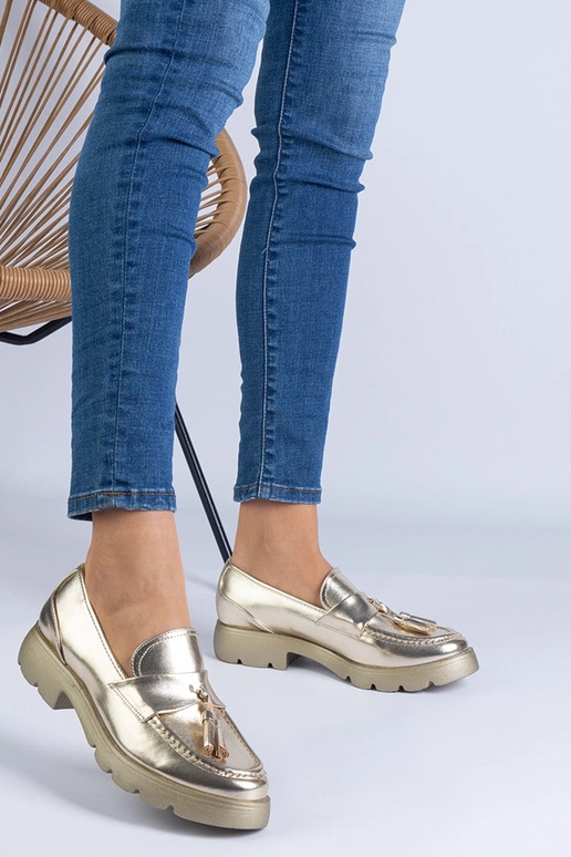 Goldene klassische Schuhe mit Fransen... Goldene klassische Schuhe mit Fransen...