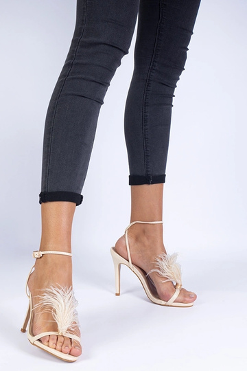 Beige High Heel Sandalen mit Federn Arisat 2