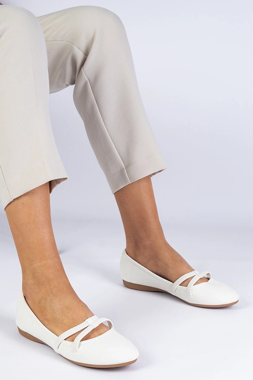 Weiße Damenballerinas aus mattem...