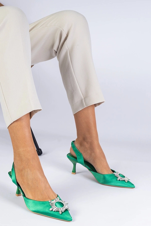 Grüne Satinpumps mit offener Ferse... Grüne Satinpumps mit offener Ferse...