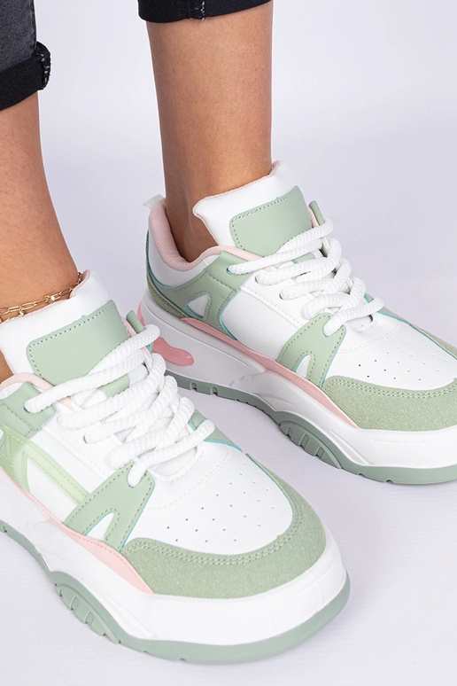 Grüne Sneakers mit dicken... Grüne Sneakers mit dicken...