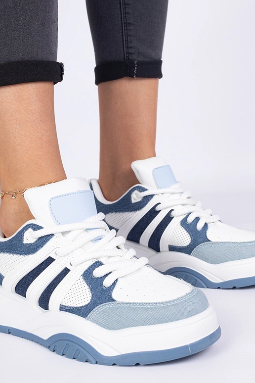 Blaue Damen-Sneakers mit massiver... Blaue Damen-Sneakers mit massiver...