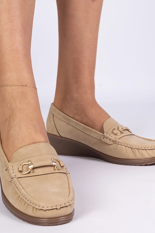 Braune Damenmokassins mit Keilabsatz...