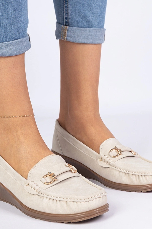 Beige Damenmokassins mit Keilabsatz... Beige Damenmokassins mit Keilabsatz...