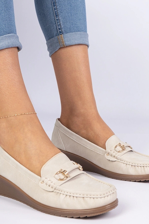 Beige Damenmokassins mit Keilabsatz... Beige Damenmokassins mit Keilabsatz...