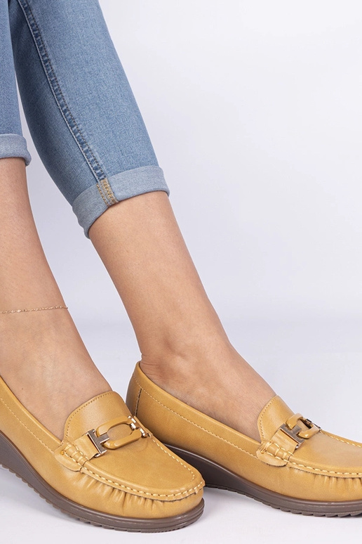 Gelbe Damenmokassins mit Keilabsatz... Gelbe Damenmokassins mit Keilabsatz...