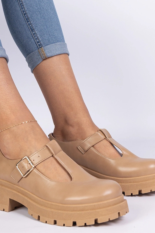 Braune Schuhe mit Plateau aus...