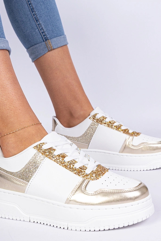 Goldene Damensneaker auf dicker Sohle... Goldene Damensneaker auf dicker Sohle...