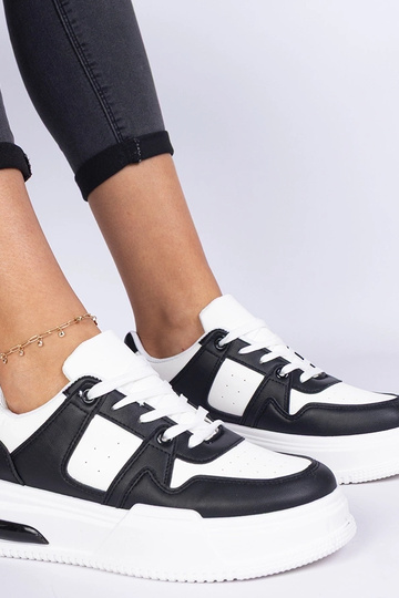 Rossio schwarz-weiße Sneakers für Damen mit dicker Sohle 2