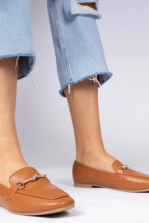 Braune Mokassins mit Verzierung und... Braune Mokassins mit Verzierung und...