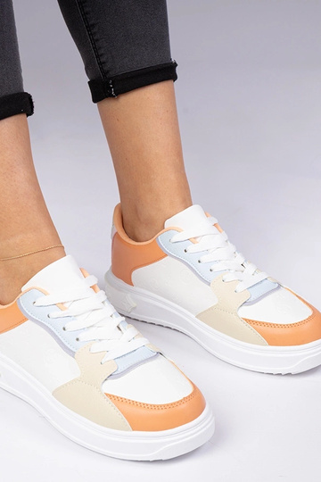 Weiß-orange Sportschuhe aus Kunstleder Lavilia