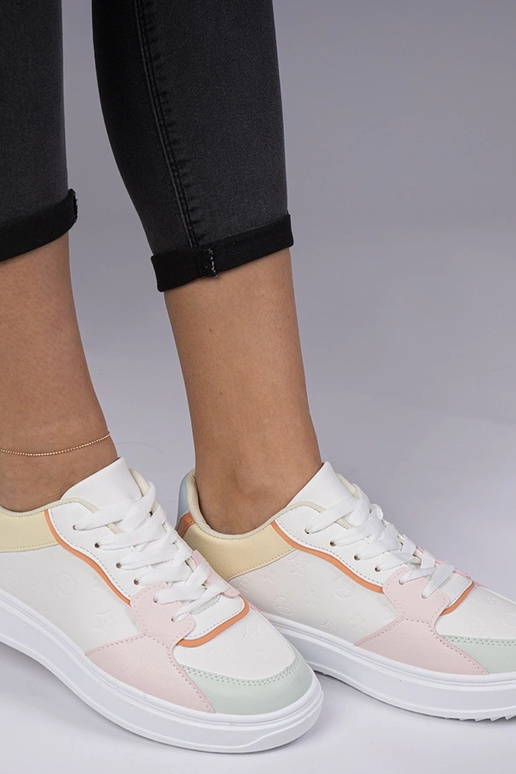 Weiß-gelbe Sportschuhe aus Kunstleder...