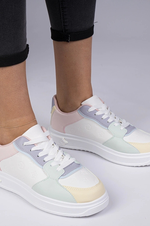 Weiß-blaue Sportschuhe aus Kunstleder...